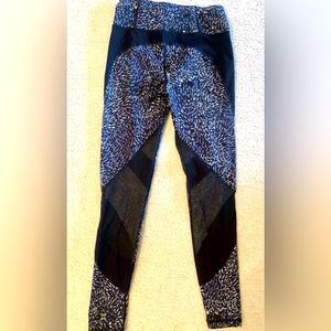 Sweaty Betty Athletic Leggings size S, back pocket w/ zipper; slightly used